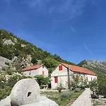 Old House Lapis- Pool, Hot Tub, Bbq