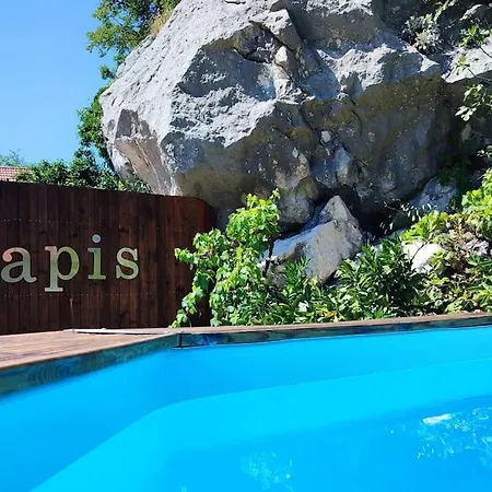 Vakantiehuis Old House Lapis- Pool, Hot Tub, Bbq Zadvarje
